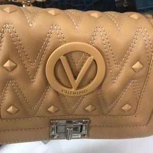 Meet your Posher, Mchelle